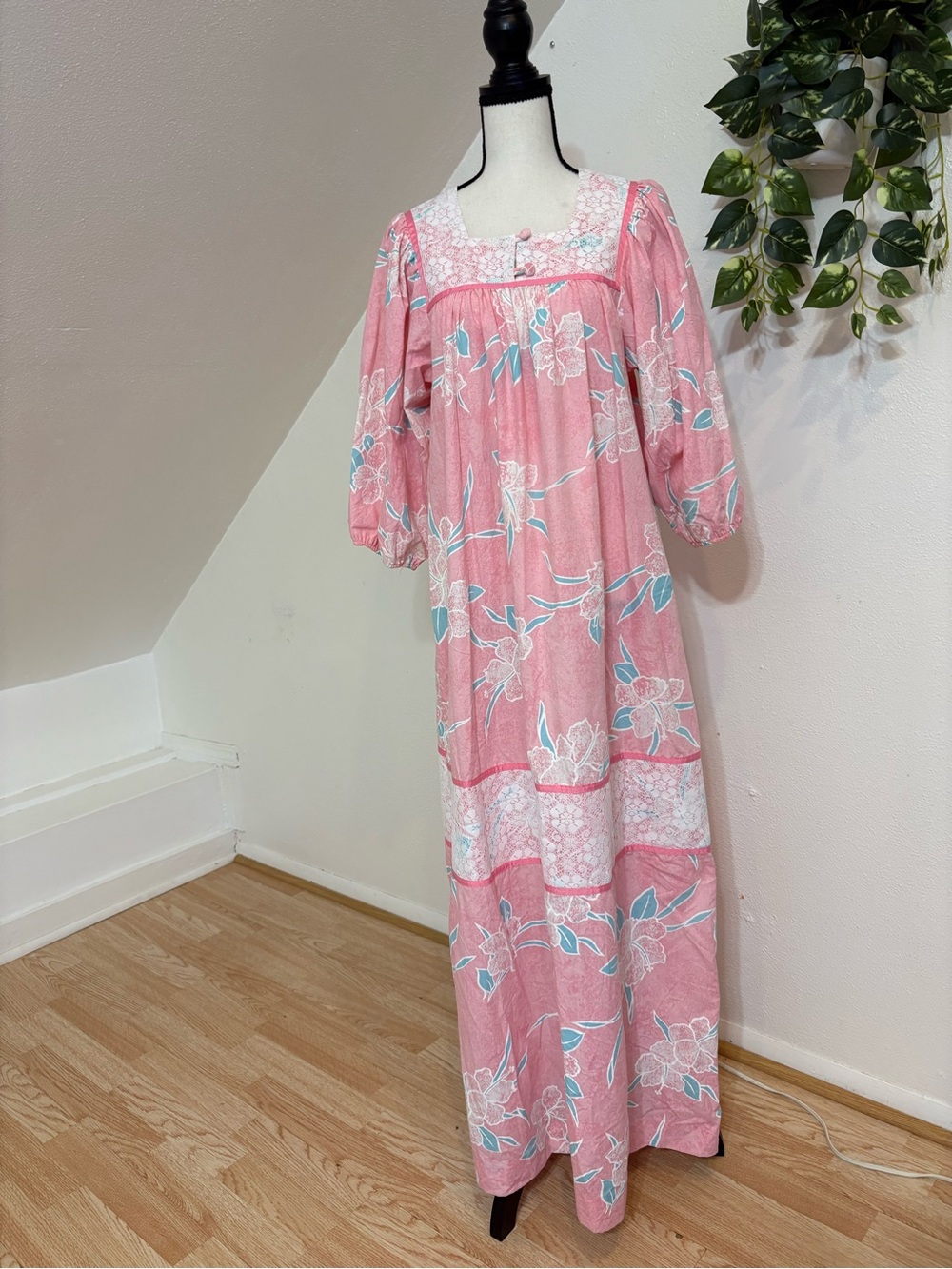 Sun Sets Hawaii Made in USA 1970 Vintage Pink Floral Maxi Dress Cotton Size M